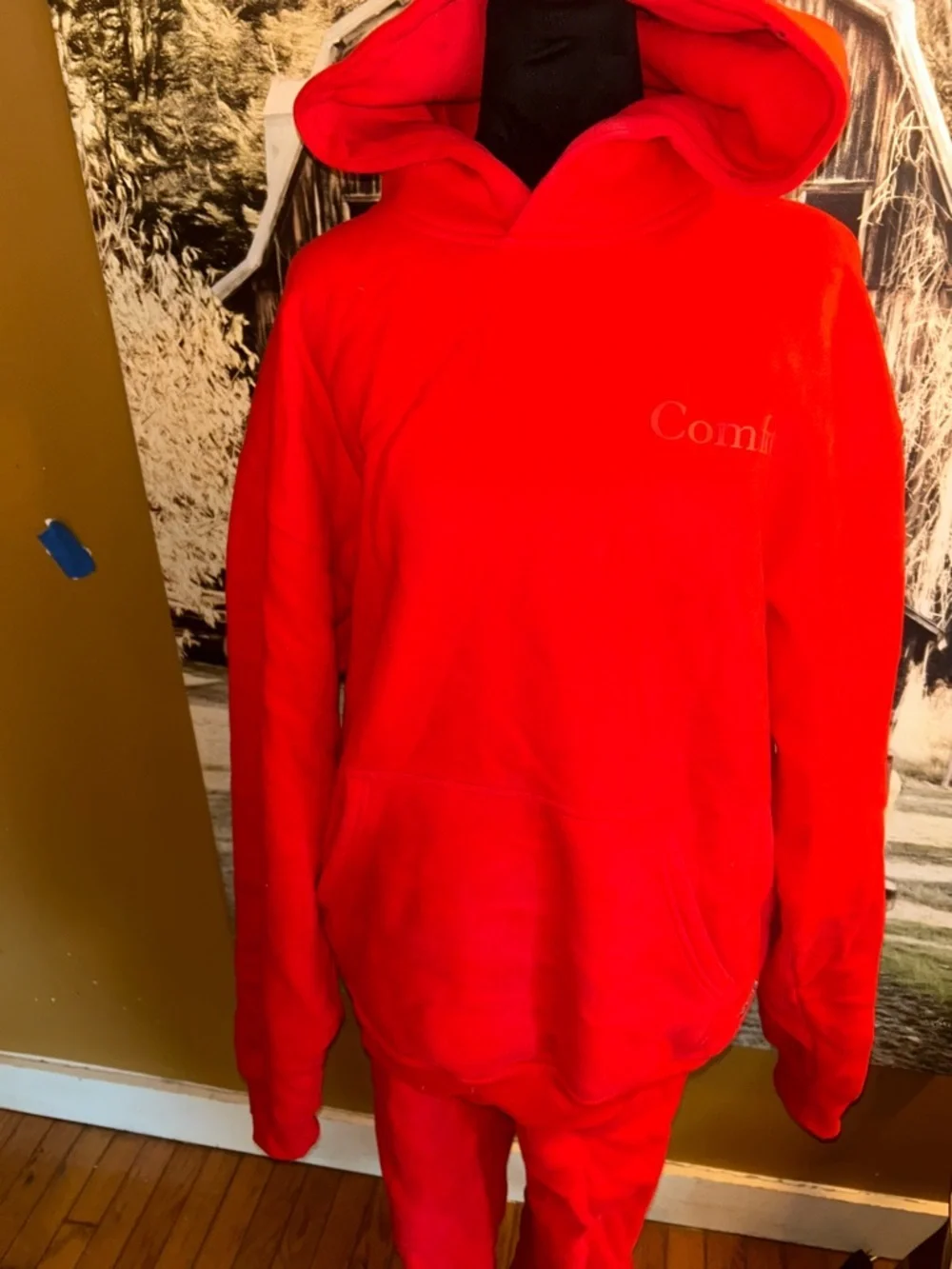COMFRT Red LIMITED EDITION MATCHING SET  LIKE NEW M